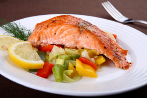 Õhtusöögiks sobib hästi kala, mis sisaldab kergesti seeditavaid valke ja rasvhappeid.