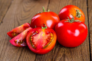 Punased köögiviljad sisaldavad lükopeeni, millel on rinna- ja eesnäärmevähki ennetav toime.