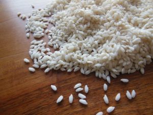 Valge riis on happelise keskkonna tekitaja.