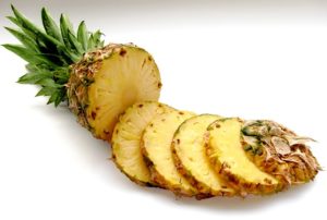 Ananassis olev bromealiin soodustab seedimist ja vähendab kõrvetiste riski.